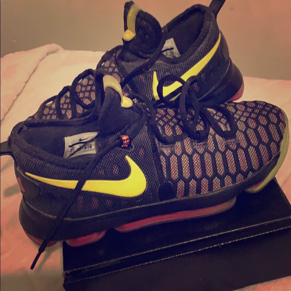 Running shoes